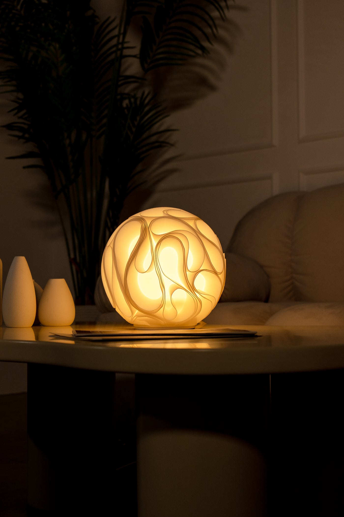 Leora Gravity Sculpted Lamp