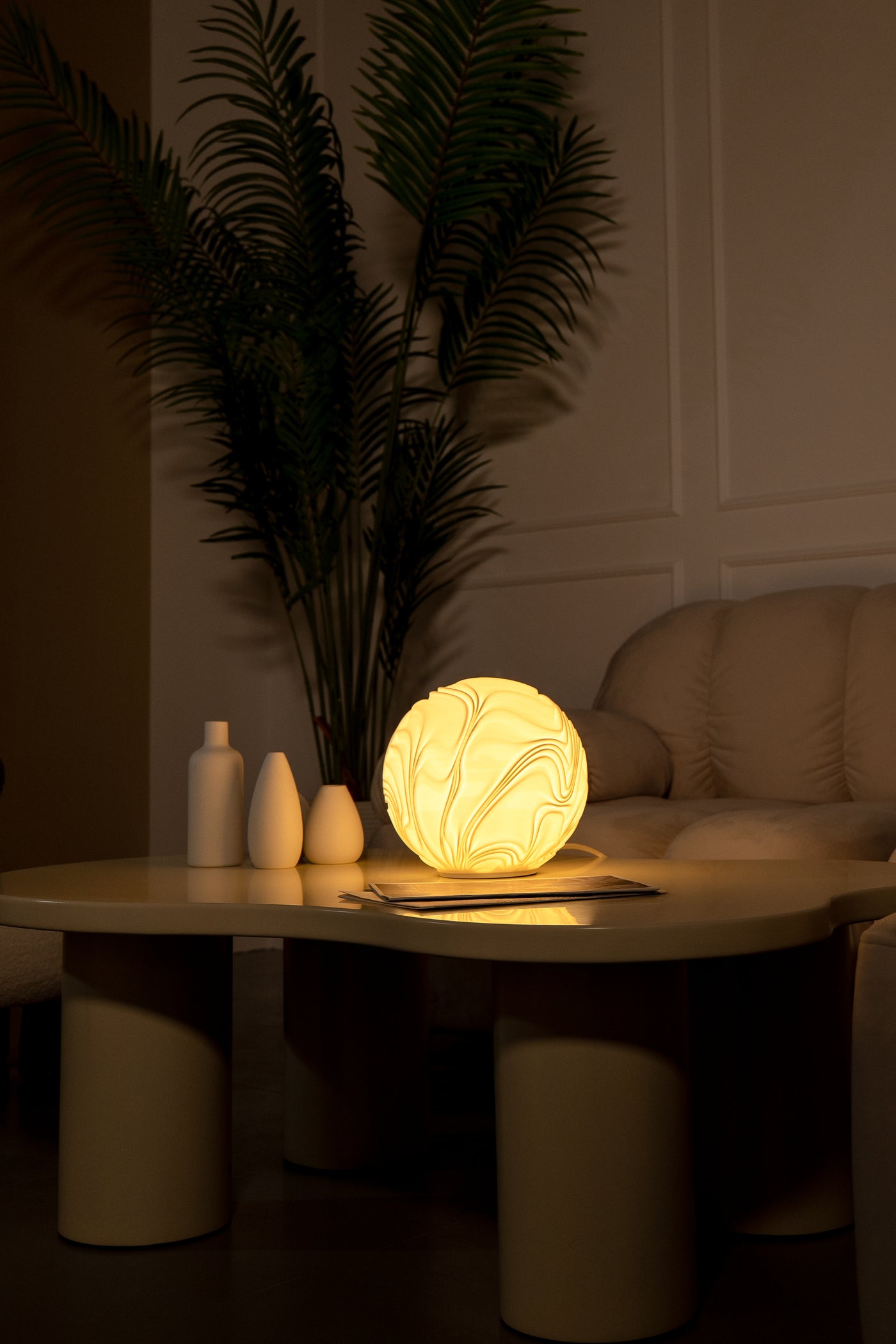 Leora Flow Sculpted Lamp